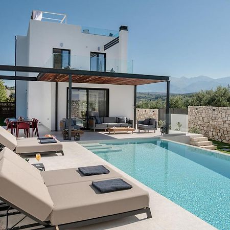 Avrilia Seaside Villa Heated Pool อัลมีรีดา ภายนอก รูปภาพ