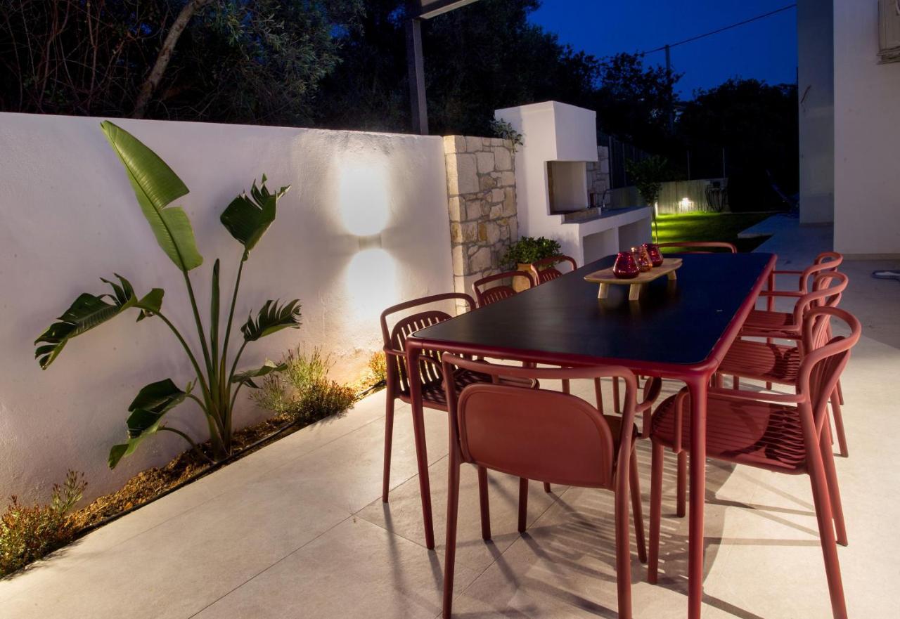 Avrilia Seaside Villa Heated Pool อัลมีรีดา ภายนอก รูปภาพ