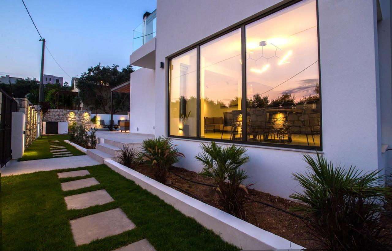 Avrilia Seaside Villa Heated Pool อัลมีรีดา ภายนอก รูปภาพ