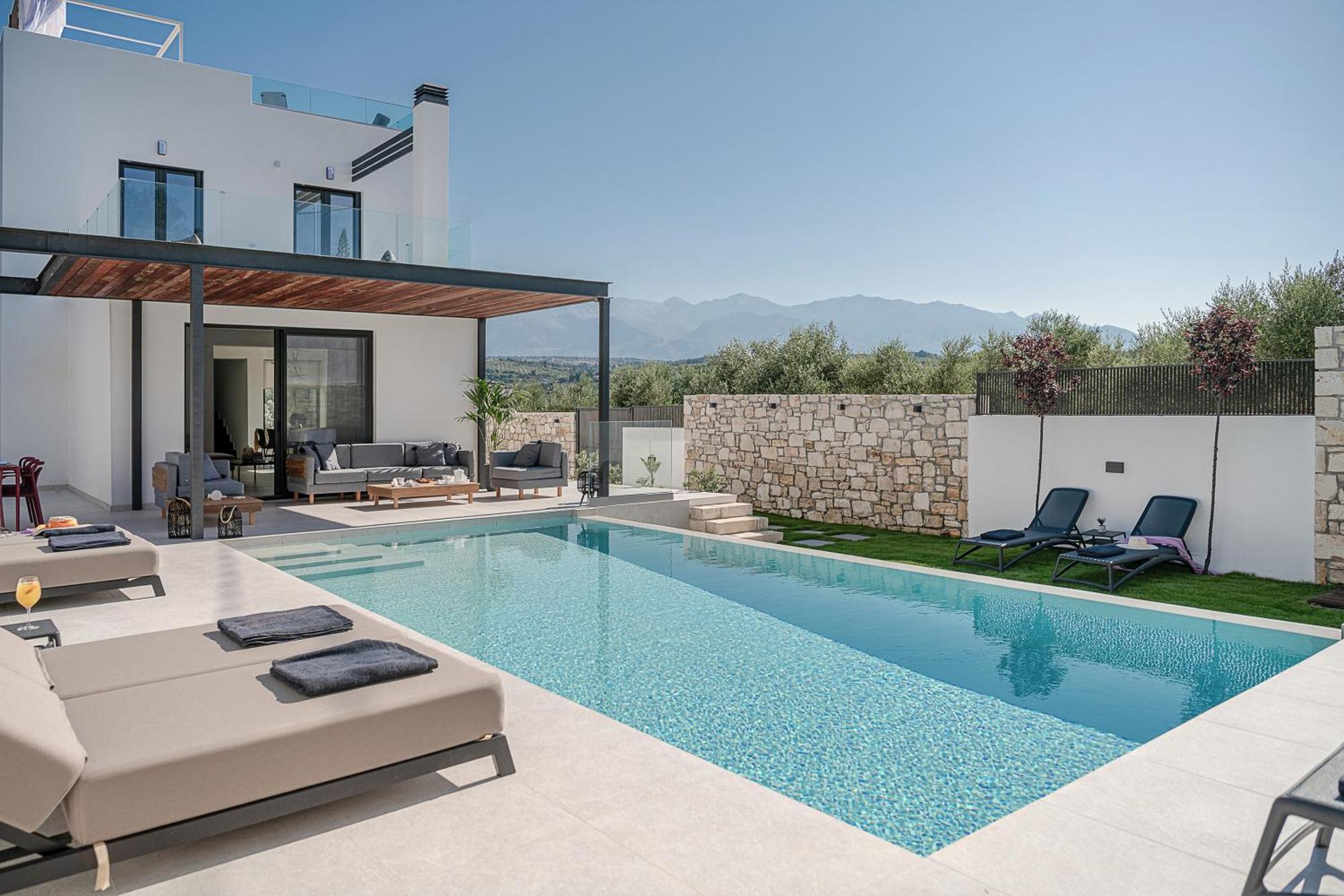 Avrilia Seaside Villa Heated Pool อัลมีรีดา ภายนอก รูปภาพ