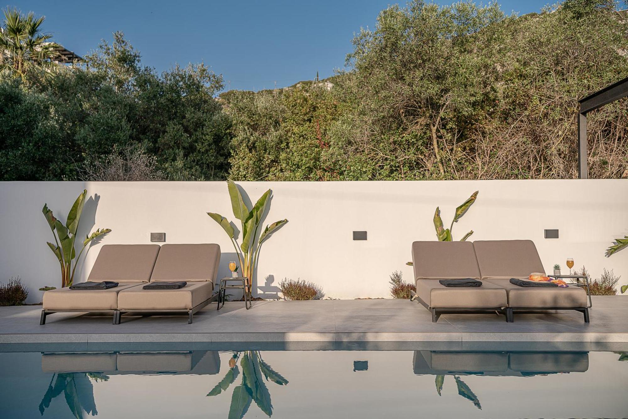 Avrilia Seaside Villa Heated Pool อัลมีรีดา ภายนอก รูปภาพ